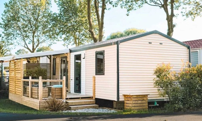 Surgeres House | Camping 3 étoiles - Piscine - ccbbbei