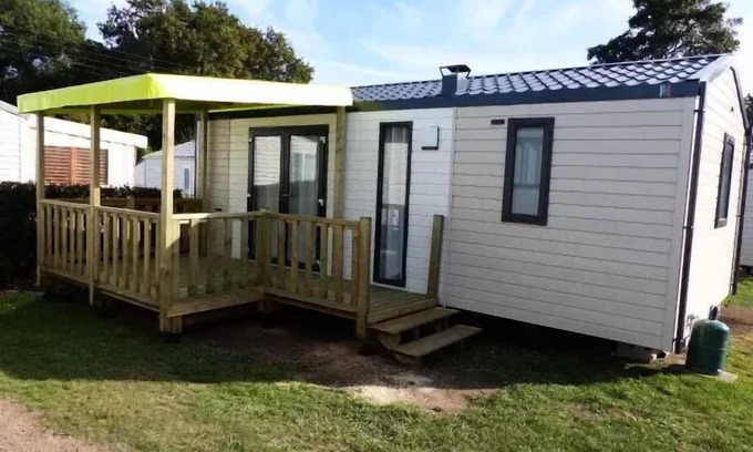 Fouesnant House | Camping La Roche Percée * - Comfort 3-room mobile home for 4 people