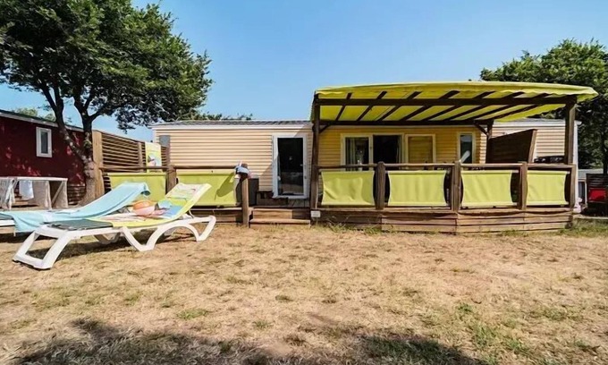 Laroque-des-Alberes House | Camping Les Albères * - Mobile Home Trio Premium 4 Rooms 6 People Jacuzzi + Air Conditioning + TV