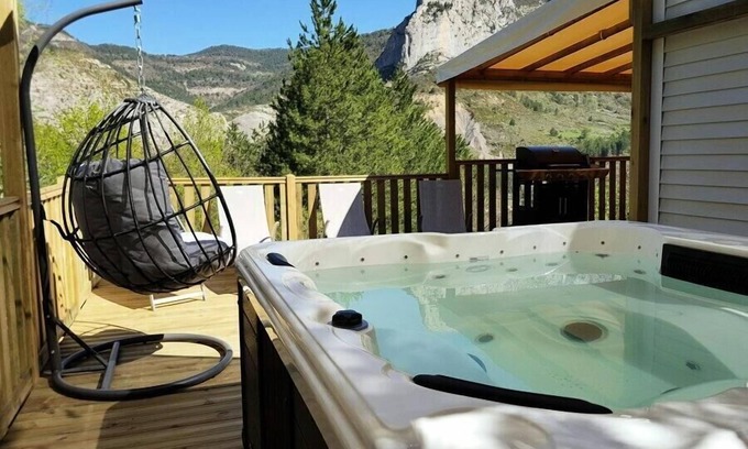Orpierre House | Camping les Princes d'Orange* - Cottage Espace Classic 4 rooms for 6 people Air-conditioned Mountain view