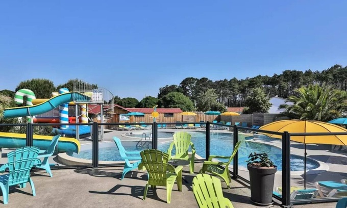 L'Aiguillon-sur-Vie House | Camping Ushuaïa Le Parc de La Grève **** - Mobile Home Premium 4 Rooms 6 People + TV