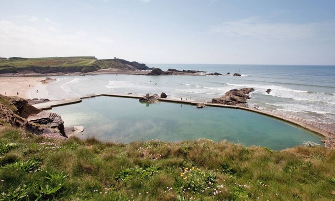 Holsworthy House | Campion Barn - Four Bedroom House, Sleeps 8