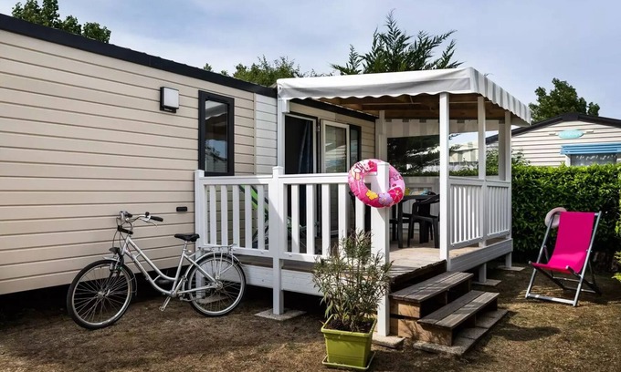 Saint-Jean-de-Monts House | Campsite La Prairie * * - Mobilhome Grand Confort 27m2/2 bedrooms - covered terrace 5 to 6 people - 5 pers. included in the tariff