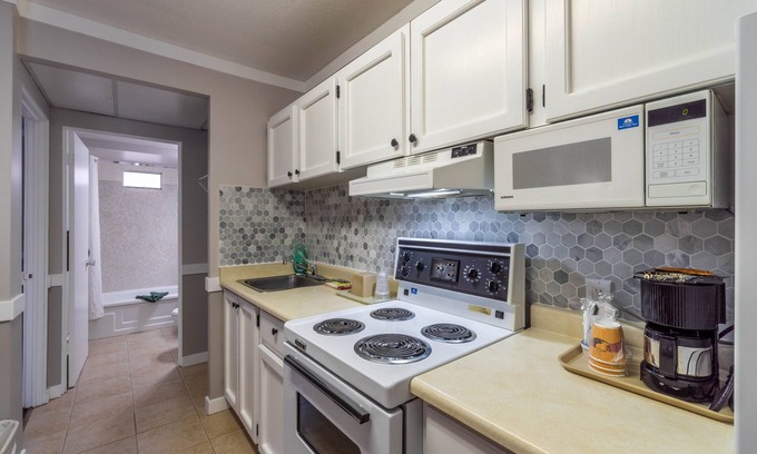 Cache Creek Hotel | Canadas Best Value Desert Inn & Suites Cache Creek