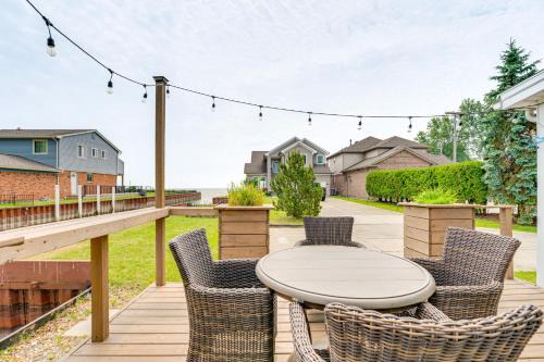 St. Clair Shores House | Canal-Front St Clair Shores Home 2 Mi to Dtwn