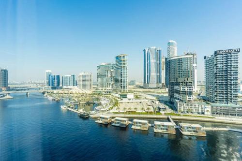 Downtown Dubai Apartment | Canal View l Hotel Studio l Great Amenities