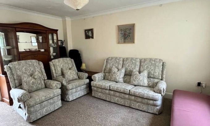 Ilminster Apartment | Canal Way- Cozy 3-Bed House