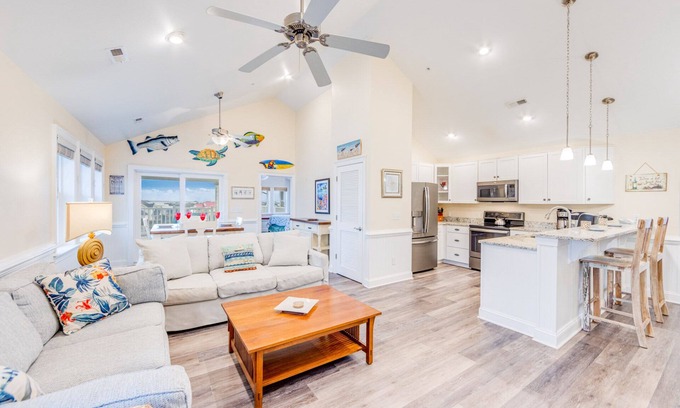 Hatteras Condo | Canalfront Hatteras Condo w/Private Balcony, Resort Pool, Boat Slips, Elevator
