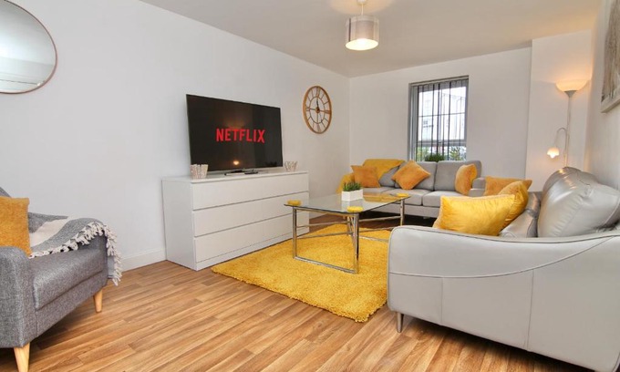 Coventry House | Canalview House - Fully Furnished Coventry City Centre Home