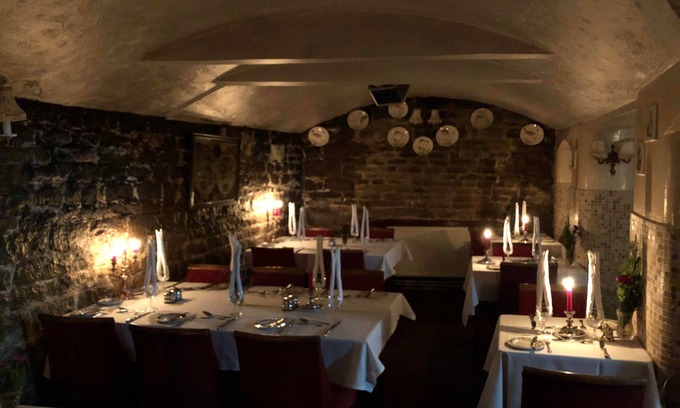 Stamford Hotel | Candlesticks