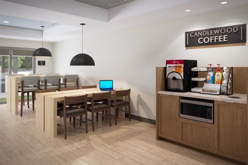 Midtown Anchorage Hotel | Candlewood Suites Anchorage - Midtown by IHG
