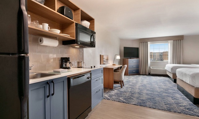 Terry Sanford Hotel | Candlewood Suites Fayetteville Fort Bragg by IHG