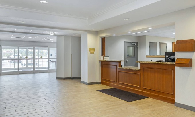 Indianapolis Hotel | Candlewood Suites Indianapolis East by IHG