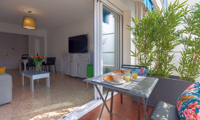 La Bocca Apartment | Cannes beach 400 metres away, Spacious air-conditioned 2-bedroom apartment