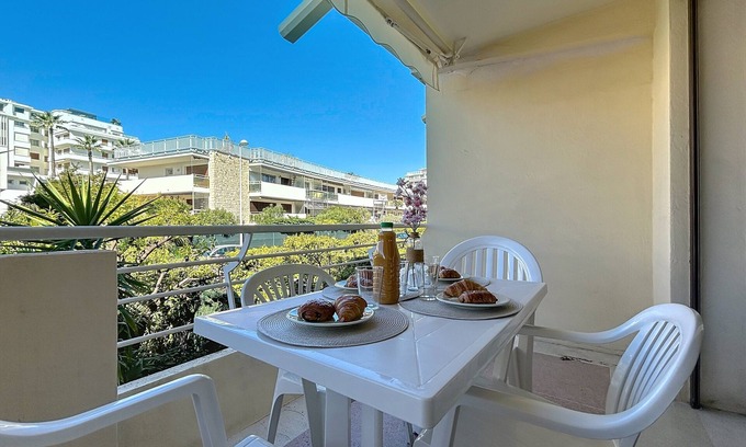 California - Pezou Apartment | Cannes: close to the beach, apartment 1 bedroom, terrace, secure residence