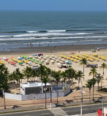 Ocian Apartment | Cantinho na Ocian a 50 metros do mar e próximo a feirinha de artesanato da praia da Ocian ,Com NET Flix Globo play internet vivo com 500 megas Tv de 70 polegadas com ar condicionado