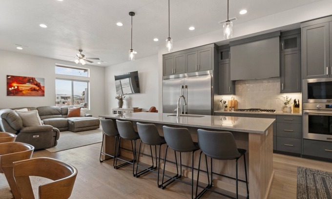 St. George House | Canyon Country Oasis: Desert Color Lagoon + Beaches