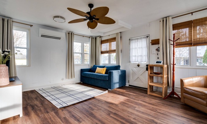 Villas House | Cape Bay Cottage, Dog Friendly, Short Walk to Best Sunsets at the Bay