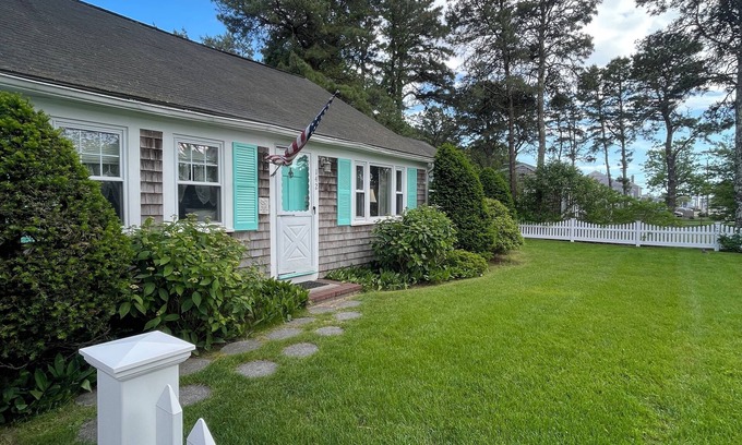 Dennis Port Cottage | Cape Cod Beach Cottage, only 5 minute walk to Glendon beach & local restaurants