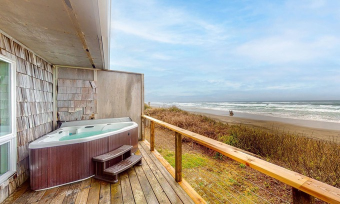 Edgewater Shores Cottage | Cape Cod Cottages #9 - Beachfront with Hot Tub!