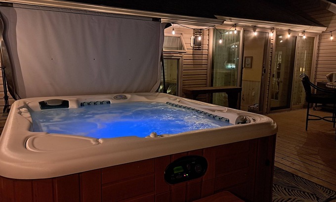 Villas House | Cape May/4 BR w/2KingBeds/Sleeps14/Pool&HotTub/Fireplace&FirePit/DogsOK