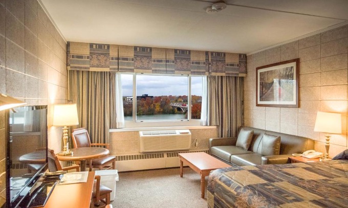 York - Haig Hotel | Capri Inn