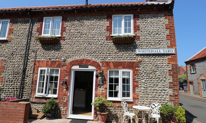 Sheringham Cottage | CAPTAIN'S COTTAGE, pet friendly, with open fire in Sheringham