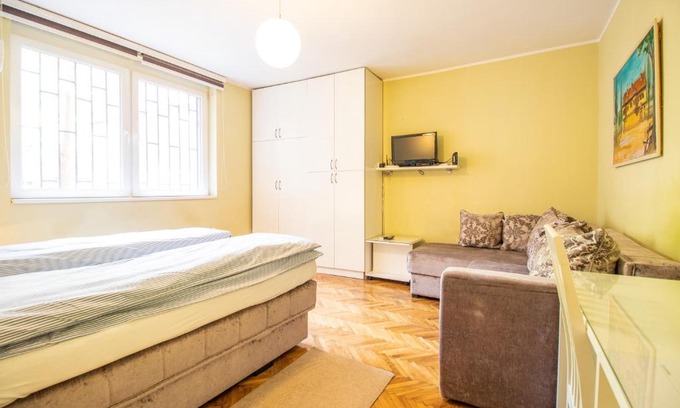 Dorcol Apartment | Captain's Crib