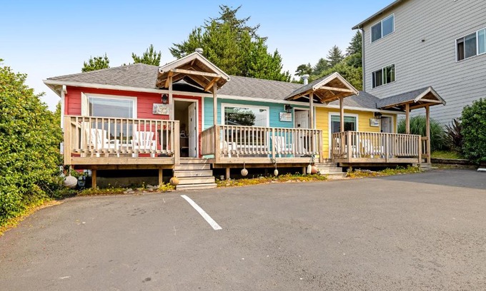 Depoe Bay House | Captain's Quarters - Cabana