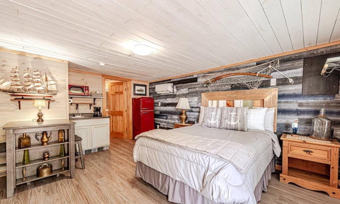 North Carolina Coast Apartment | Captain's Quarters at Island Breeze of CB