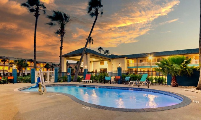 Old Town Hotel | Captains Quarters Inn