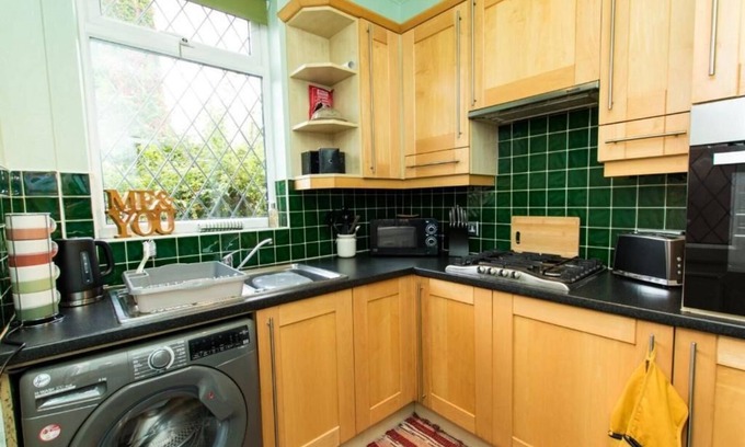 Spital House | Captivating 2-Bed House in Chesterfield