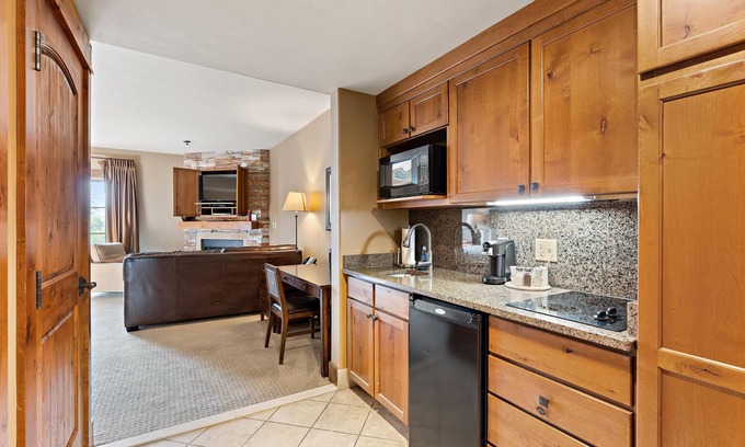 Tamarack Apartment | Captivating King Studio|Jet Tub and Fireplace