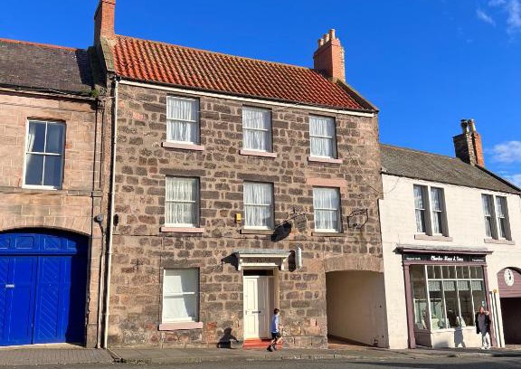 Berwick-upon-Tweed House | Cara Lodge, Comfortable Self Check-in En-suite Guest Rooms