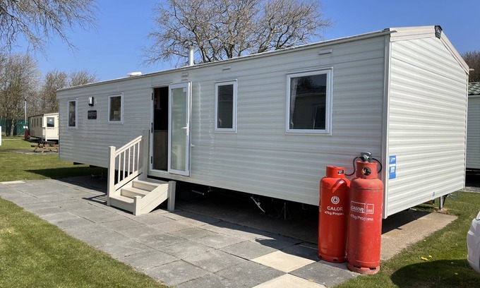 Flookburgh Cabin | Caravan - Sleeps up to 8 & Free parking