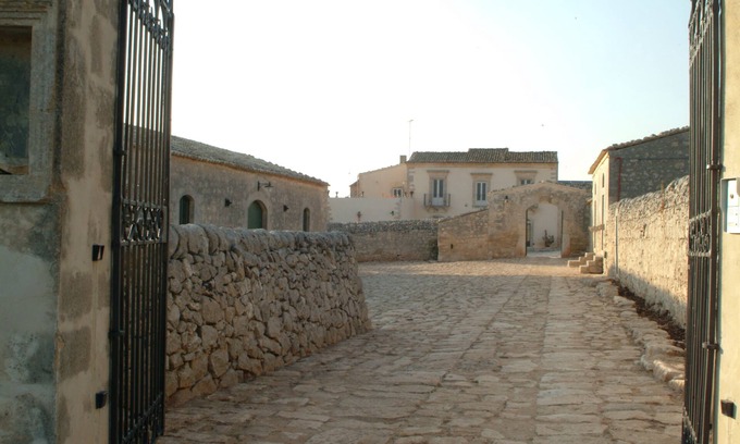 Ragusa Villa | Carcara Estate - Stone House