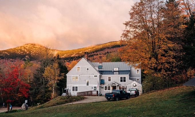 Bristol Condo | Cardigan Mt Basecamp Comfort: Hiker Breakfast, Shared Bath, Onsite Trail Access