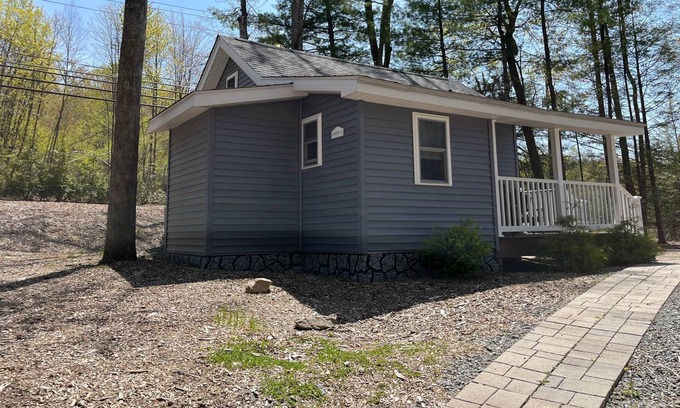 Tafton Cabin | Carins 8 - Lakeside Cabins