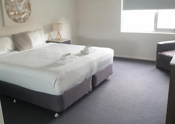 Goulburn Hotel | Carlton Suites