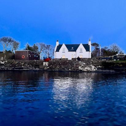 Breakish House | Carnmhor, Isle of Skye - Stunning 242 year old cottage on its own sea shore!