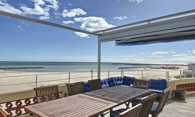 Carnon-Plage Apartment | Carnon F4 Apartment with terrace, parking, air conditioning, wifi, beach access