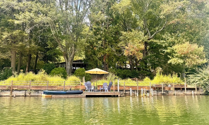 Mountain Rest House | Carolina Cottage- Private lakefront retreat in Mountain Rest, SC