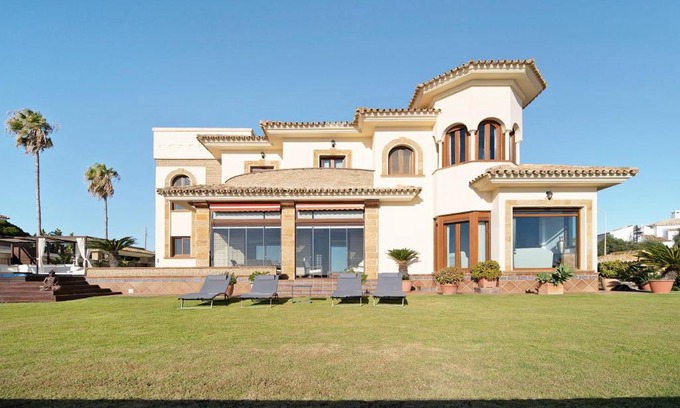 Chiclana de la Frontera Villa | Carolina Beach House