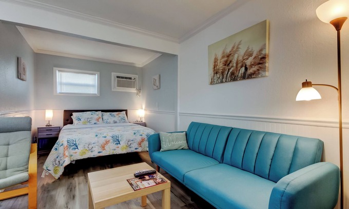 Sunset Reef Hotel | CAROUSEL SUITES STUDIO #1 VACATION JUST STEPS FROM THE BEACH - NEWLY RENOVATED