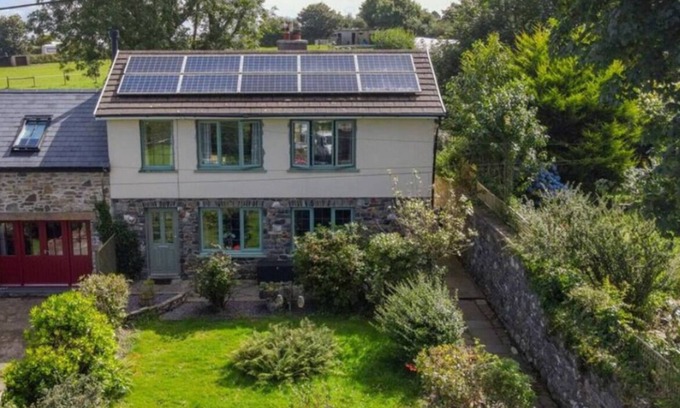 Croesgoch House | Carreg Yr Onnen - Entire House within Pembrokeshire National Park (Dog Friendly)