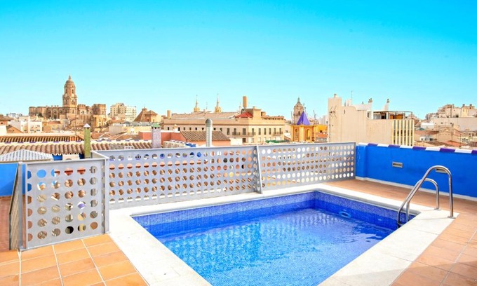 La Goleta Apartment | Carreteria Pool ApartamentosMalagaManagement