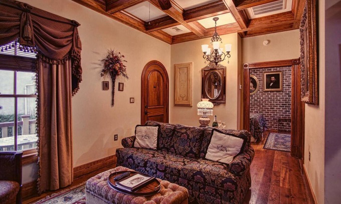 Beach Institute Apartment | Carriage house - McMillan Inn