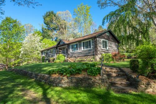 Black Mountain House | Carrie's Escape