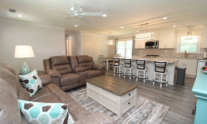 Cartersville House | Cartersville Classy Stepless Ranch 4 Bed/3 Baths fast WIFI & cable/streaming