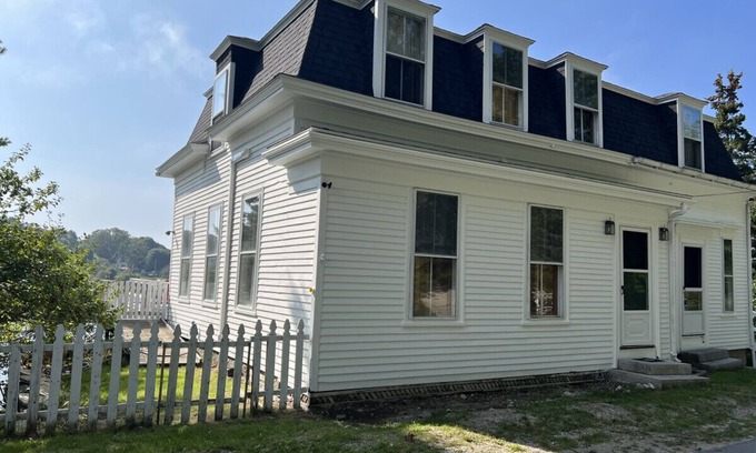 Vinalhaven House | Carver's Pond Retreat